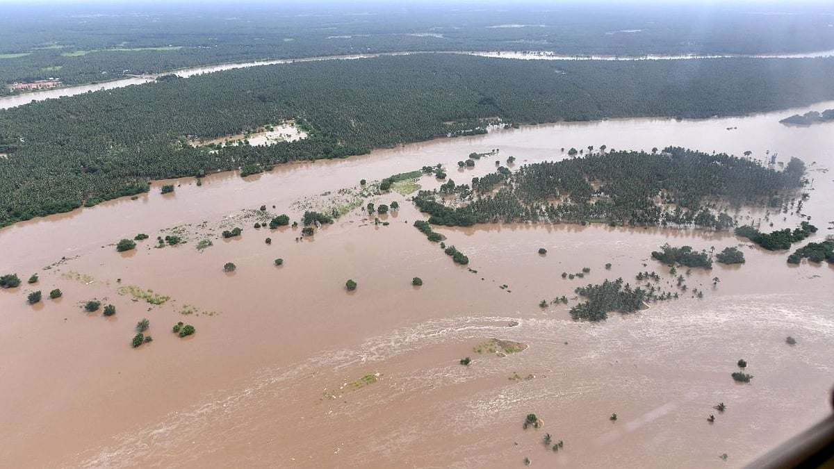 <div class="paragraphs"><p>The swollen Godavari river has been discharging 19.05 lakh cusecs of water, according to the State Disaster Management Authority.</p></div>