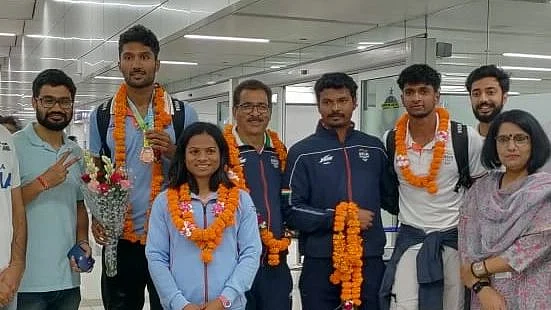 <div class="paragraphs"><p>India's CWG contingent started returning home on Monday.</p></div>