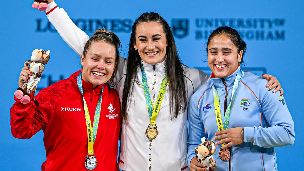 <div class="paragraphs"><p>CWG 2022: Bronze medalist India's Harjinder Kaur poses for photographs during the presentation ceremony of the 2022 Commonwealth Games.</p></div>