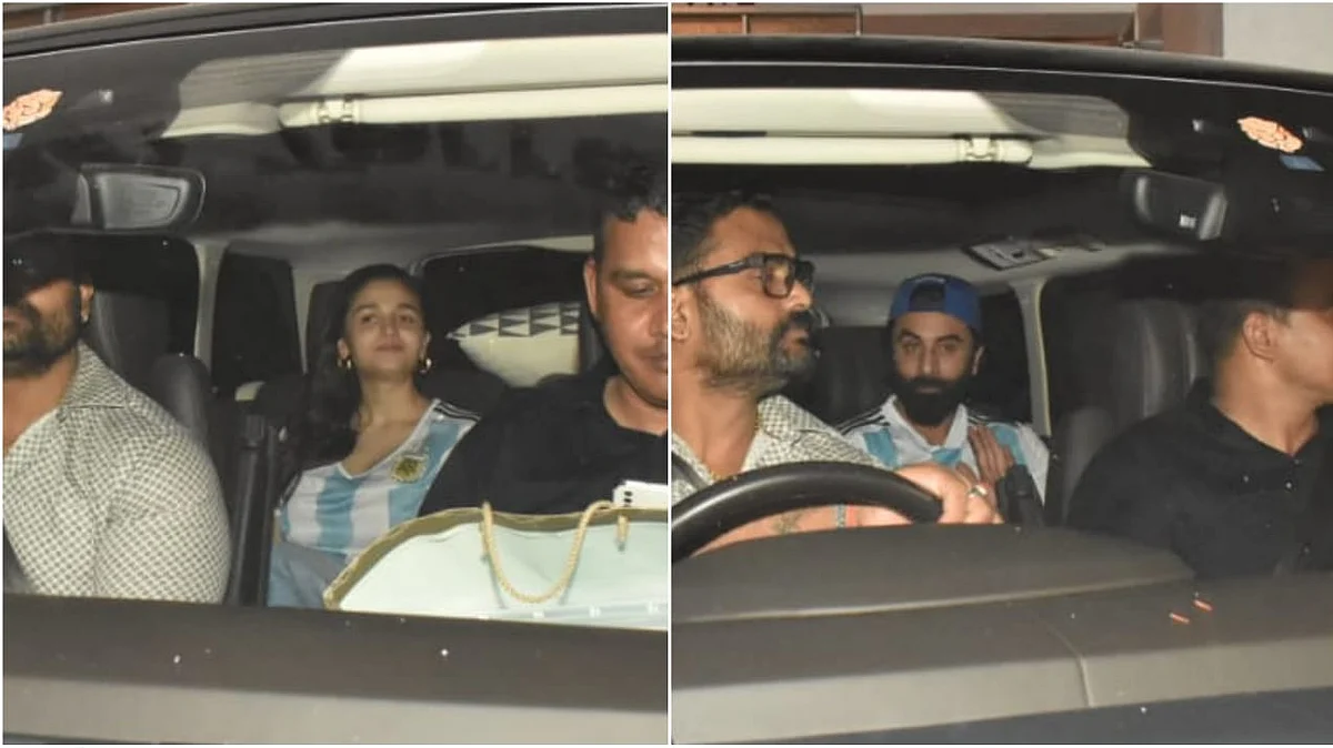 <div class="paragraphs"><p>Alia Bhatt and Ranbir Kapoor don Argentina jerseys to support the football team.</p></div>