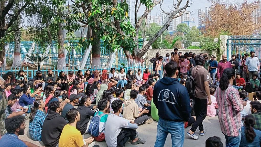 <div class="paragraphs"><p>The student was allegedly invited to the professor's residence on 2 December, where he tried to take advantage of her.</p></div>