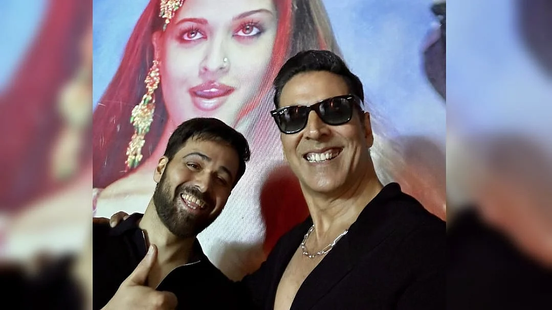 <div class="paragraphs"><p>Akshay Kumar and Emraan Hashmi take a <em>Selfiee</em> with Aishwarya Rai.</p></div>