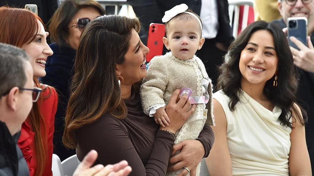 <div class="paragraphs"><p>Priyanka Chopra reveals daughter Malti Marie's face to the media and fans.</p></div>