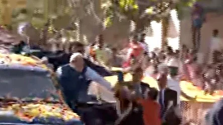 <div class="paragraphs"><p>'No Security Breach': Police as Man Runs With Garland Towards Modi in Karnataka</p></div>