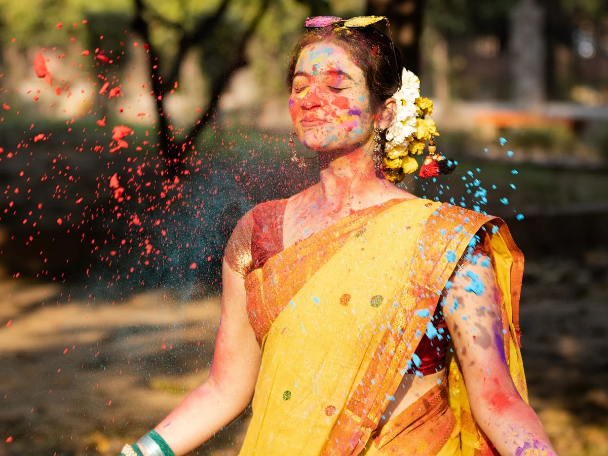 <div class="paragraphs"><p>Holi Skin Care Tips</p></div>