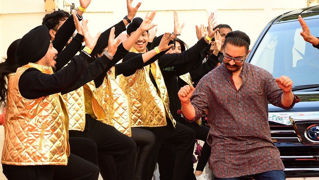 <div class="paragraphs"><p>Aamir Khan breaks into Bhangra at&nbsp;<em>Carry On Jatta 3</em> trailer launch.</p></div>