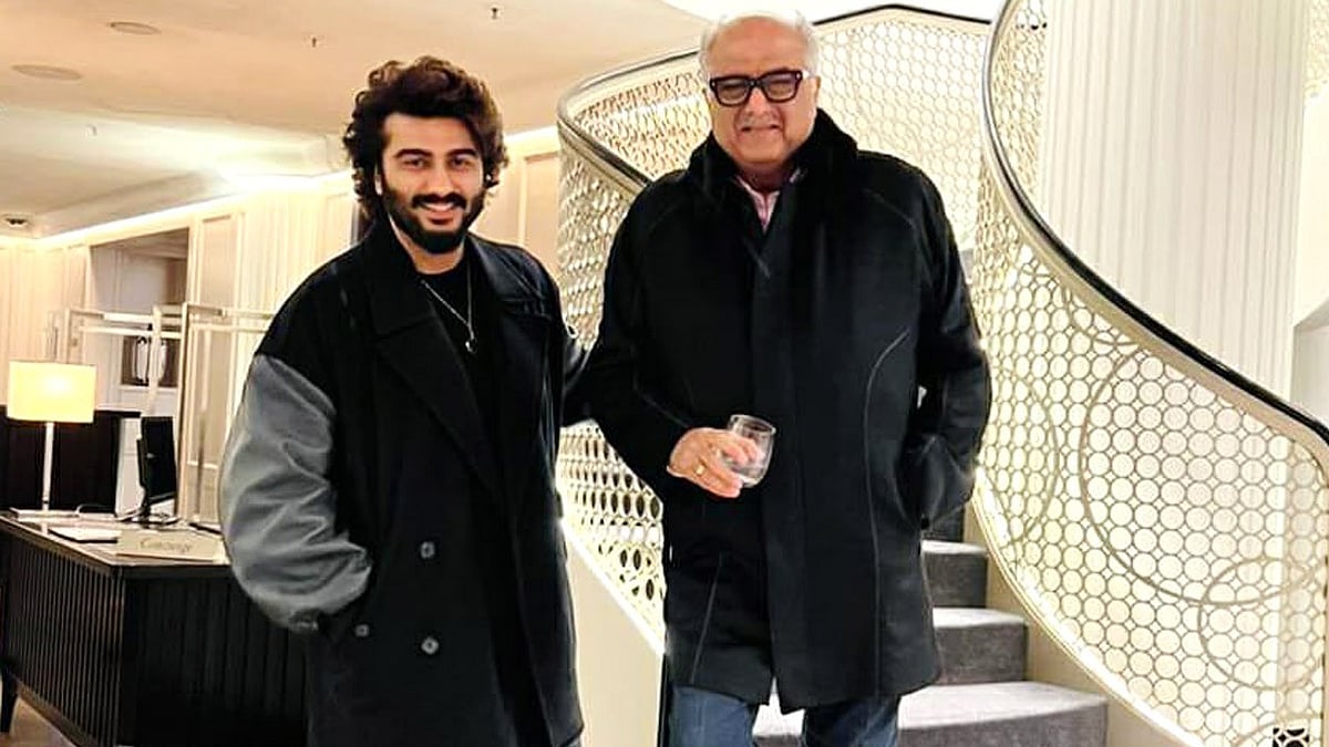 <div class="paragraphs"><p>Arjun Kapoor attends a concert with his dad Boney Kapoor.</p></div>