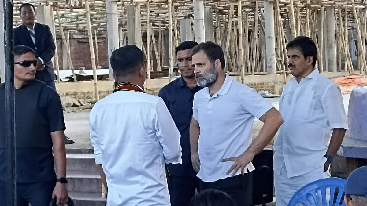 <div class="paragraphs"><p>Rahul Gandhi Visits Relief Camp in Violence-Hit Manipur's Churachandpur</p></div>