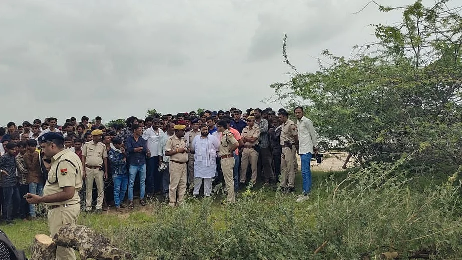<div class="paragraphs"><p>A large group of people gathered near the crime scene, where the burnt body of a 14-year-old girl was found in Rajasthan's Bhilwara.</p></div>