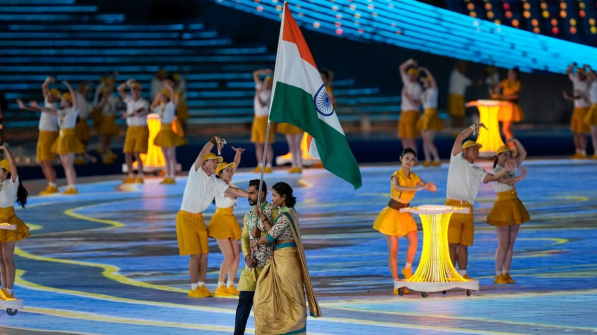 <div class="paragraphs"><p>Harmanpreet Singh and Lovlina Borgohain led the Indian contingent in the opening ceremony of the Asian Games 2023 </p></div>