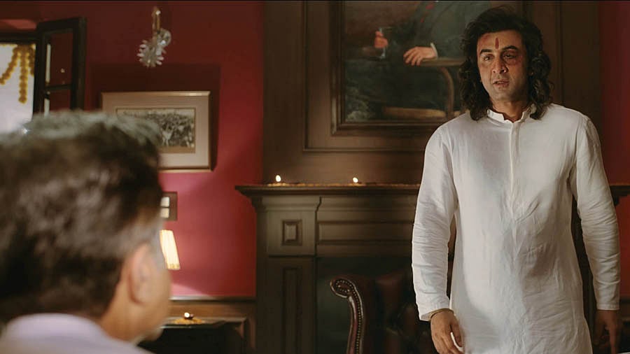 <div class="paragraphs"><p>Ranbir Kapoor and Anil Kapoor in <em>Animal</em>. </p></div>