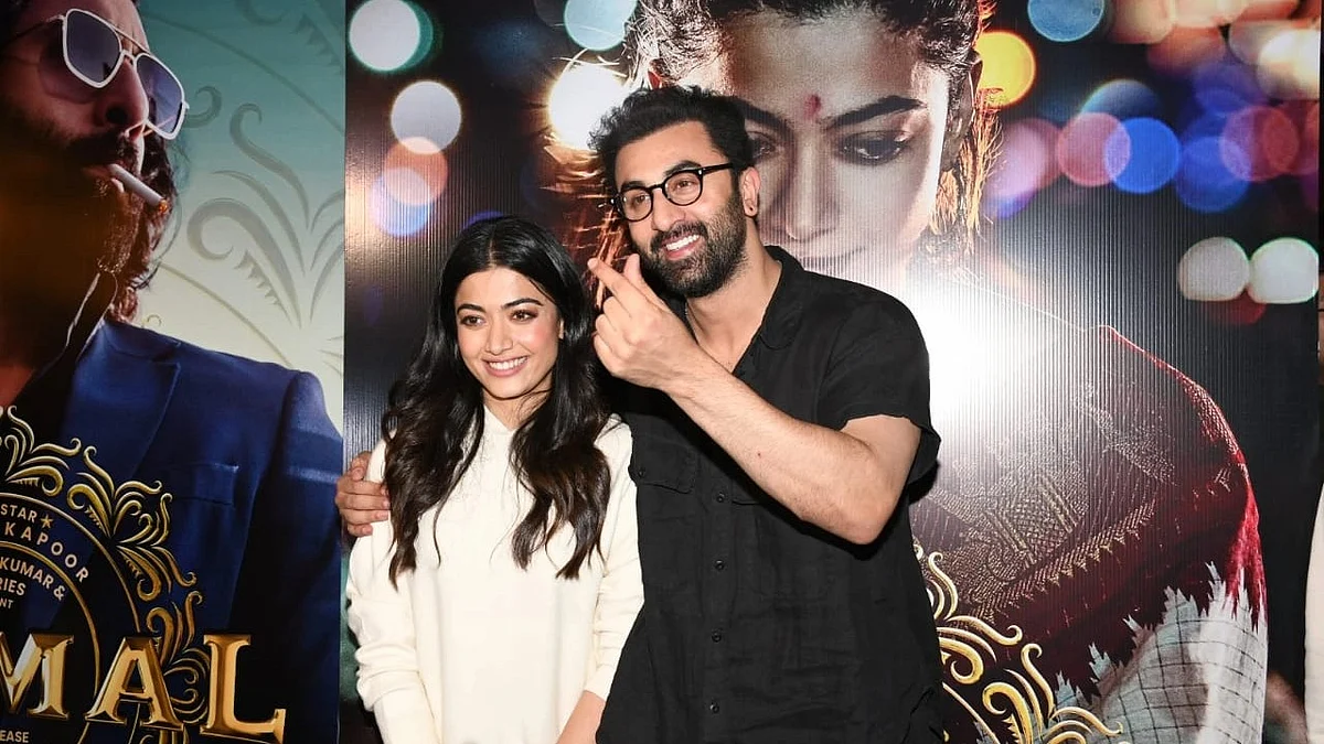 <div class="paragraphs"><p>Rashmika and Ranbir were all smiles for the paparazzi at the event.</p></div>