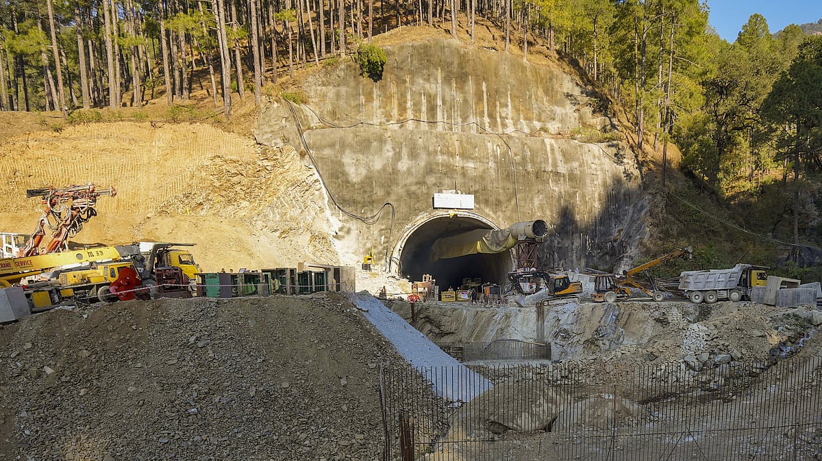 <div class="paragraphs"><p>Uttarkashi: Security personnel and others at the under-construction Silkyara tunnel as drilling through the rubble to prepare an escape route for the 41 trapped workers remains stalled, in Uttarkashi district, Friday morning, Nov. 24, 2023.</p></div>