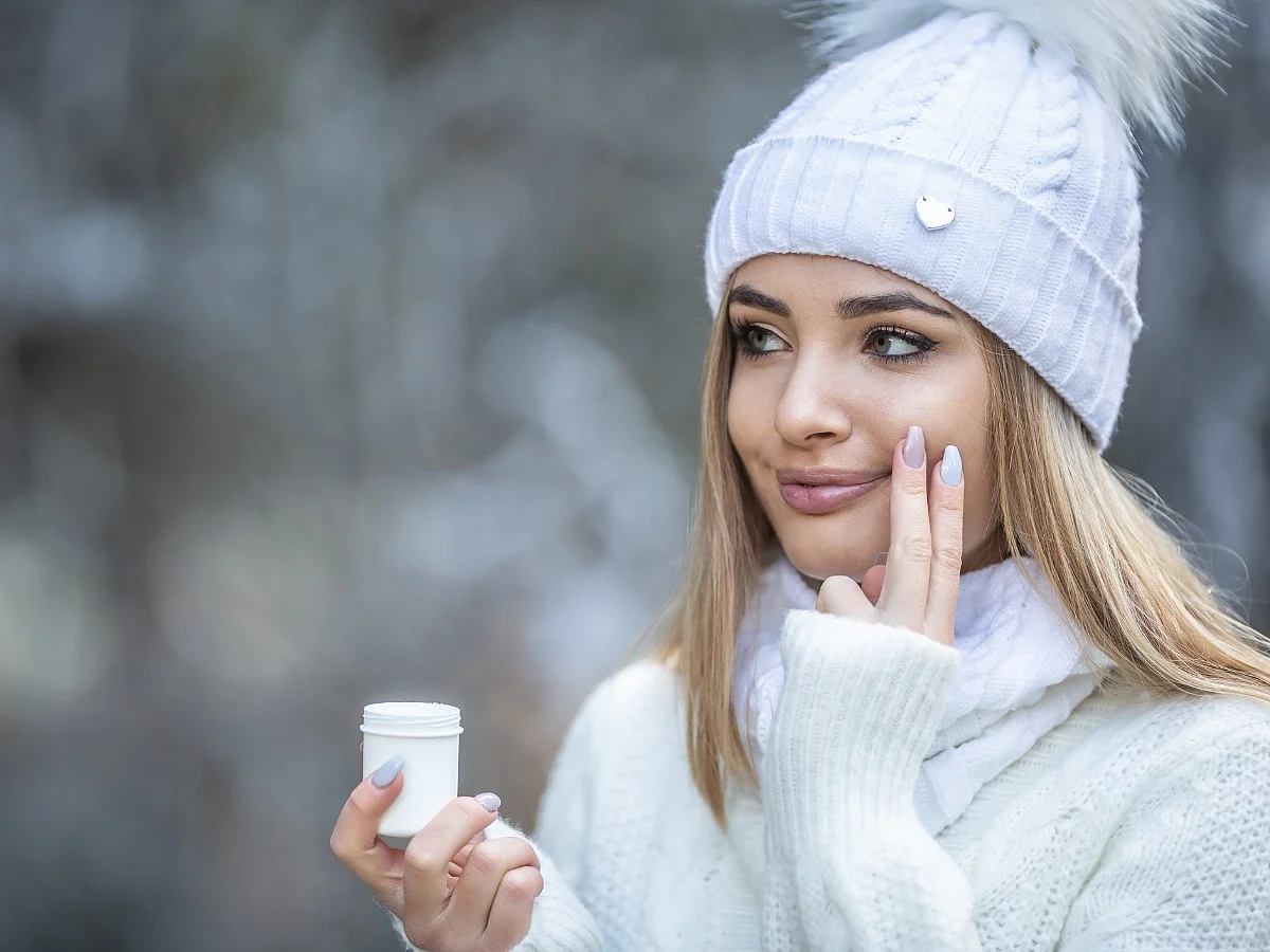 <div class="paragraphs"><p>Winter Skincare tips</p></div>