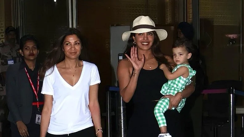 <div class="paragraphs"><p>Priyanka Chopra arrived in Mumbai with daughter Malti on 14 March.</p></div>