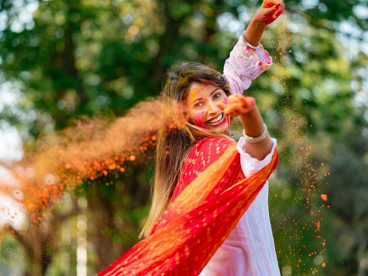 <div class="paragraphs"><p>tips to make organic&nbsp;Holi colors</p></div>