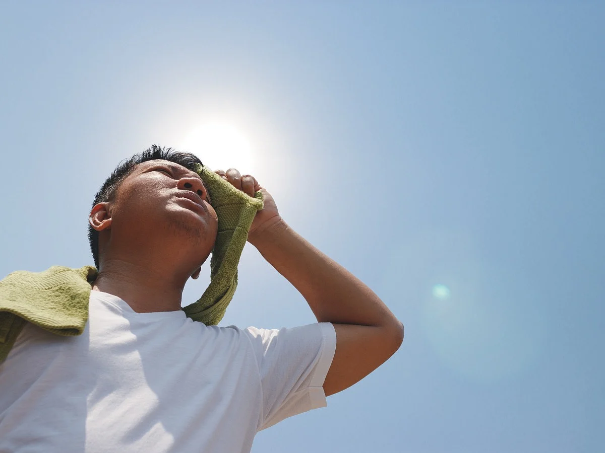 <div class="paragraphs"><p>symptoms of heat stroke</p></div>