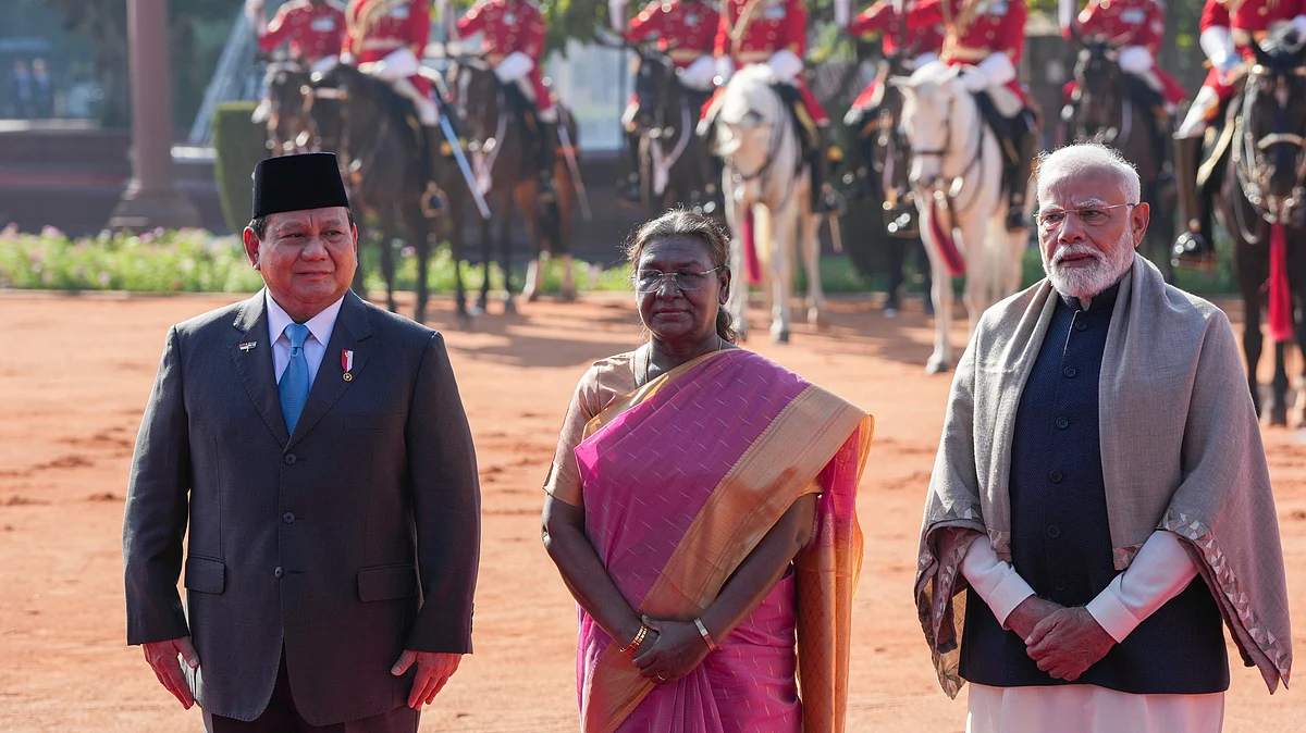 <div class="paragraphs"><p>Indonesian President Prabowo Subianto (left) along with Indian President Droupadi Murmu and Prime Minister Narendra Modi.</p></div>