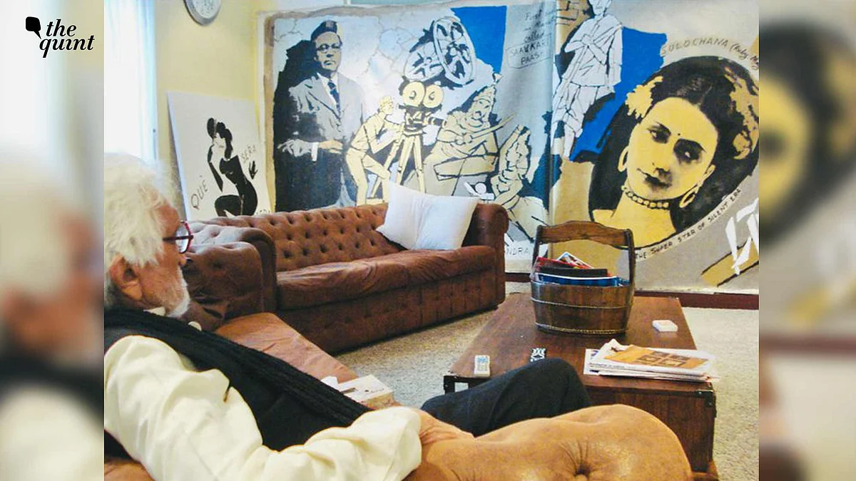 <div class="paragraphs"><p>MF Husain sitting with his work in progress canvases for the series ‘100 years of cinema’ at his Dubai house in 2008.</p></div>