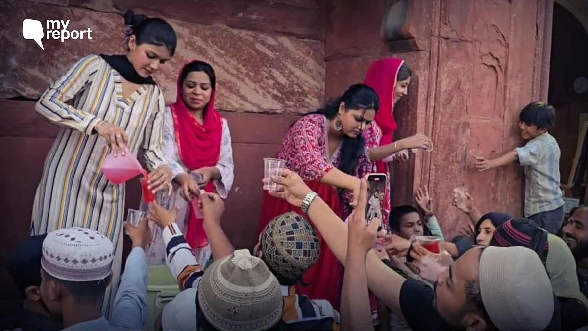 <div class="paragraphs"><p>Neha Bharti serving iftar at Jama Masjid.</p></div>