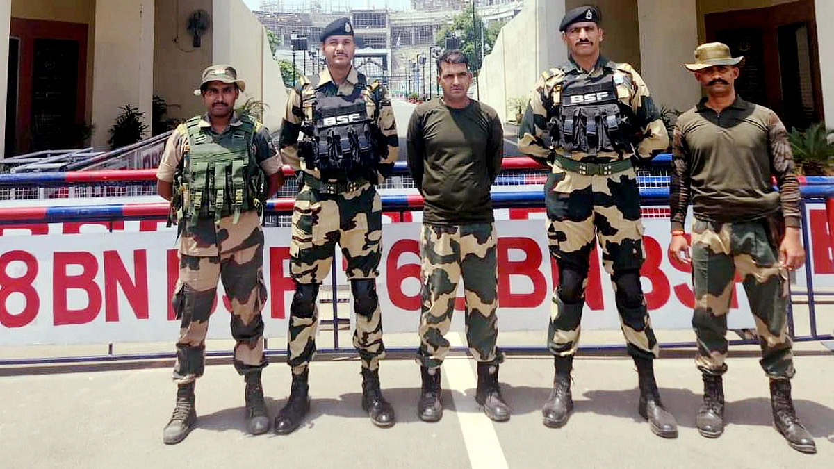 <div class="paragraphs"><p>Purnam Kumar Shaw, centre, with other BSF jawans after he was handed over by Pak Rangers via Attari-Wagah border in Punjab, Wednesday, May 14, 2025. He was apprehended by the Rangers on April 23 from along the Indo-Pak international border in Punjab.</p></div>