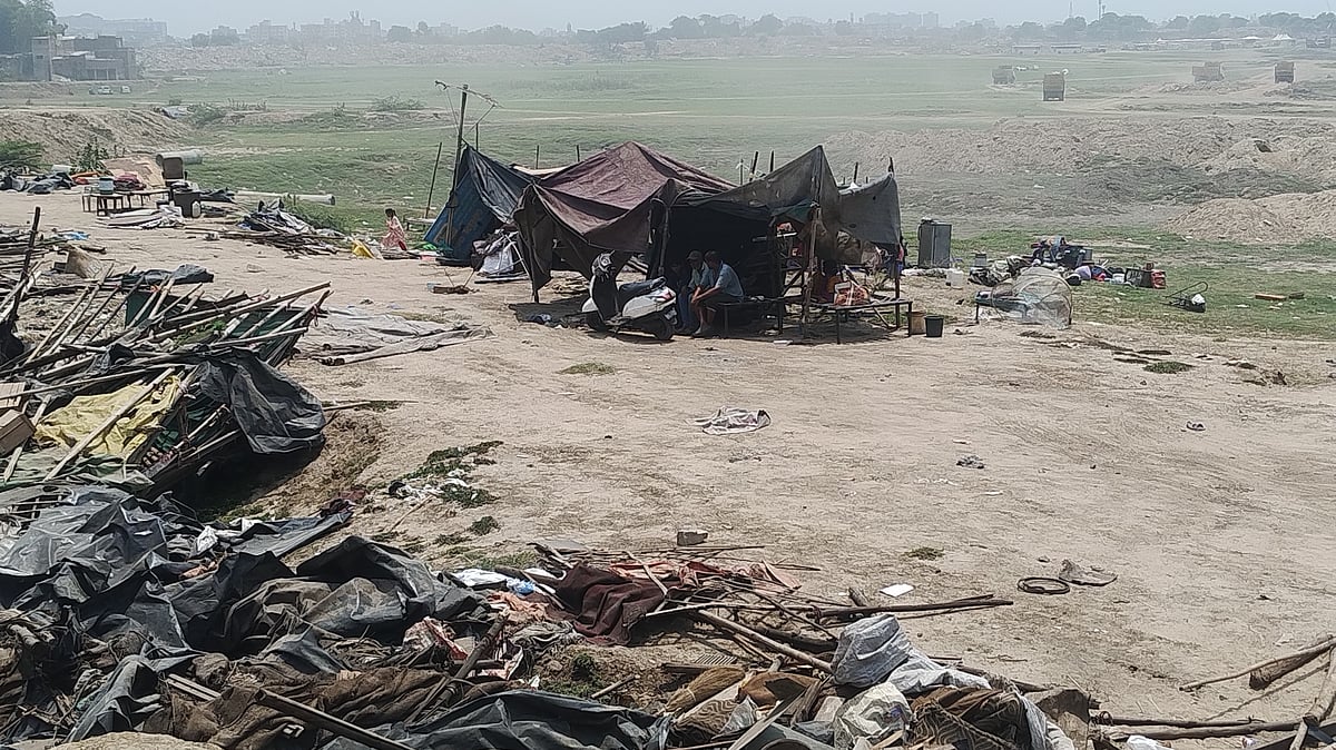 <div class="paragraphs"><p>In a sweeping operation, being described as one of Gujarat’s largest anti-encroachment drives, the Ahmedabad Municipal Corporation demolished over 10,000 illegal structures near Chandola Lake, reclaiming approx. 4 lakh square meters of public land.</p></div>