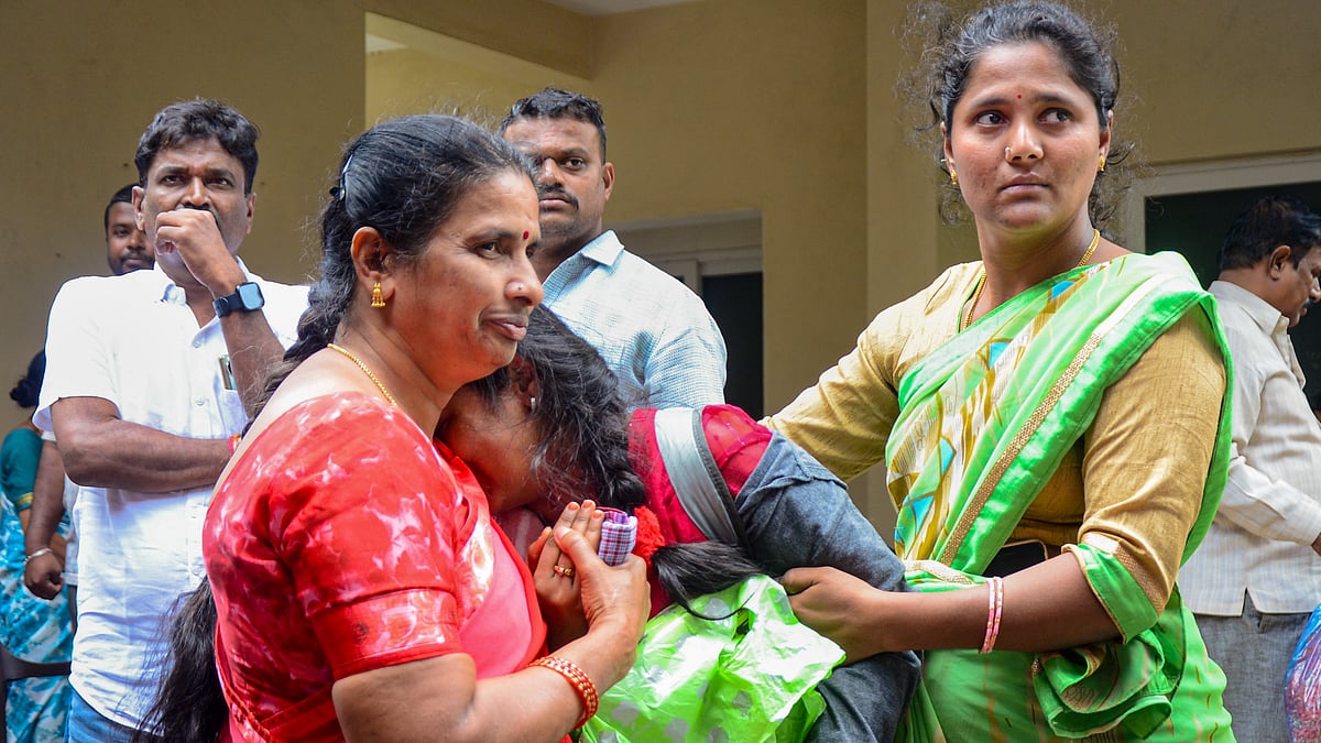 <div class="paragraphs"><p>Bereaved family members and relatives of Divyanshi, a victim of the stampede near the Chinnaswamy Cricket Stadium, mourn at her residence, in Bengaluru, Karnataka, Thursday, June 5, 2025.</p></div>