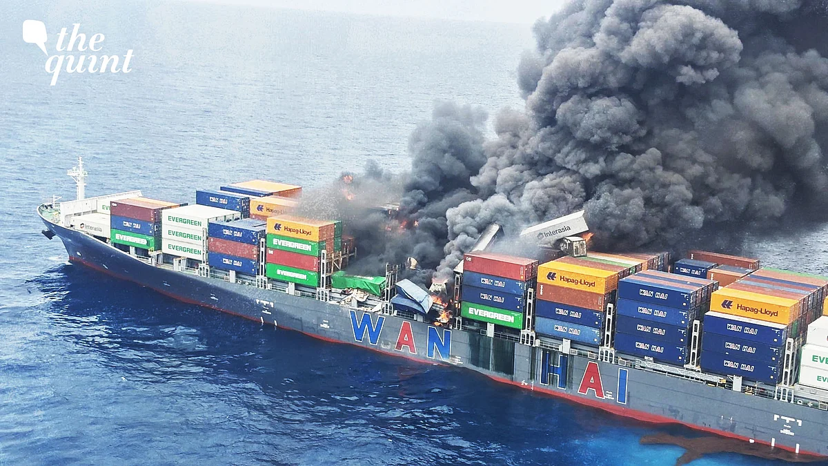 <div class="paragraphs"><p>Wan Hai burns off the coast of Kerala</p></div>