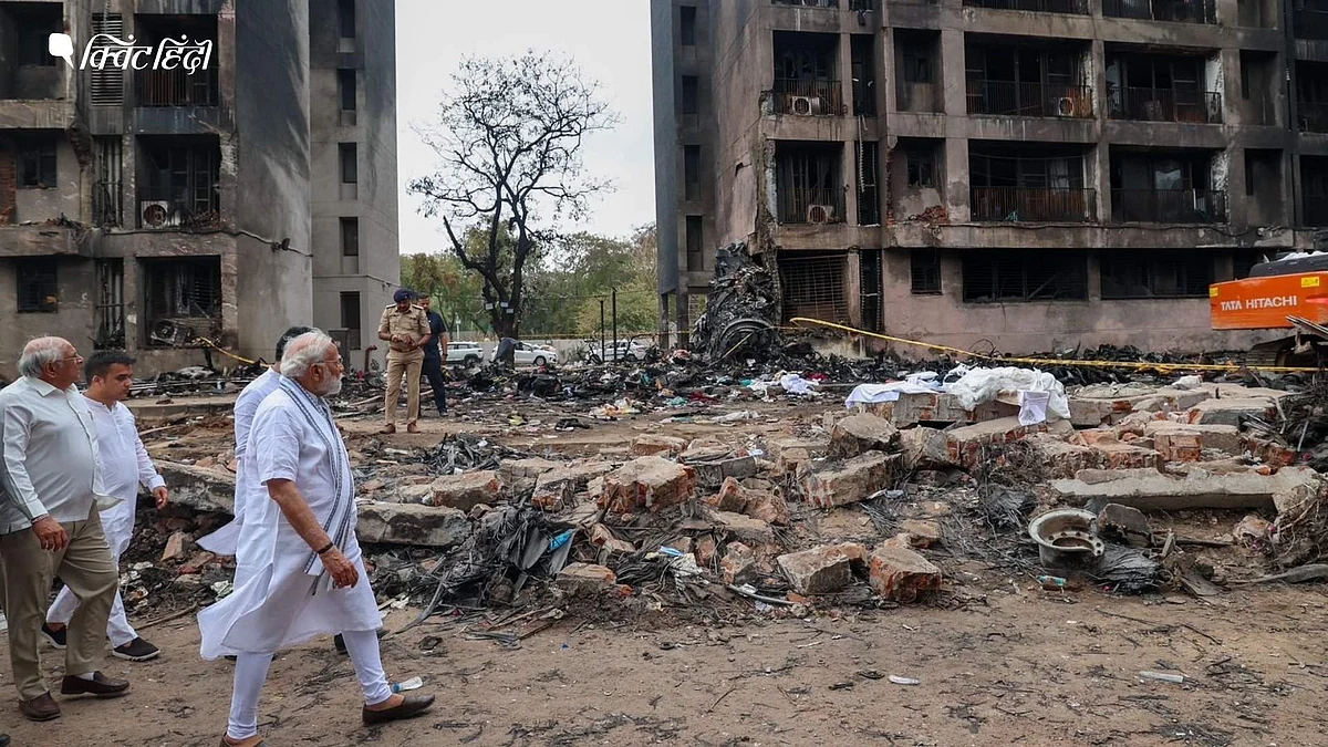 <div class="paragraphs"><p>Ahmedabad Plane Crash: प्रधानमंत्री मोदी ने शुक्रवार, 13 जून को घटनास्थल का दौरा किया.</p></div>