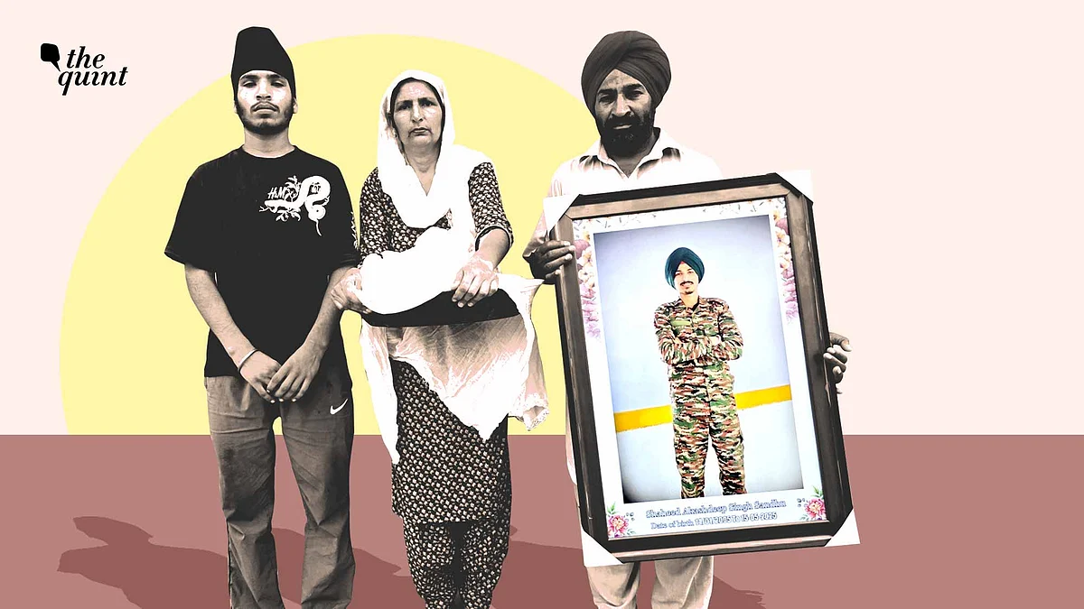 <div class="paragraphs"><p>(Agniveer Akashdeep's family have been demanding justice)</p></div>