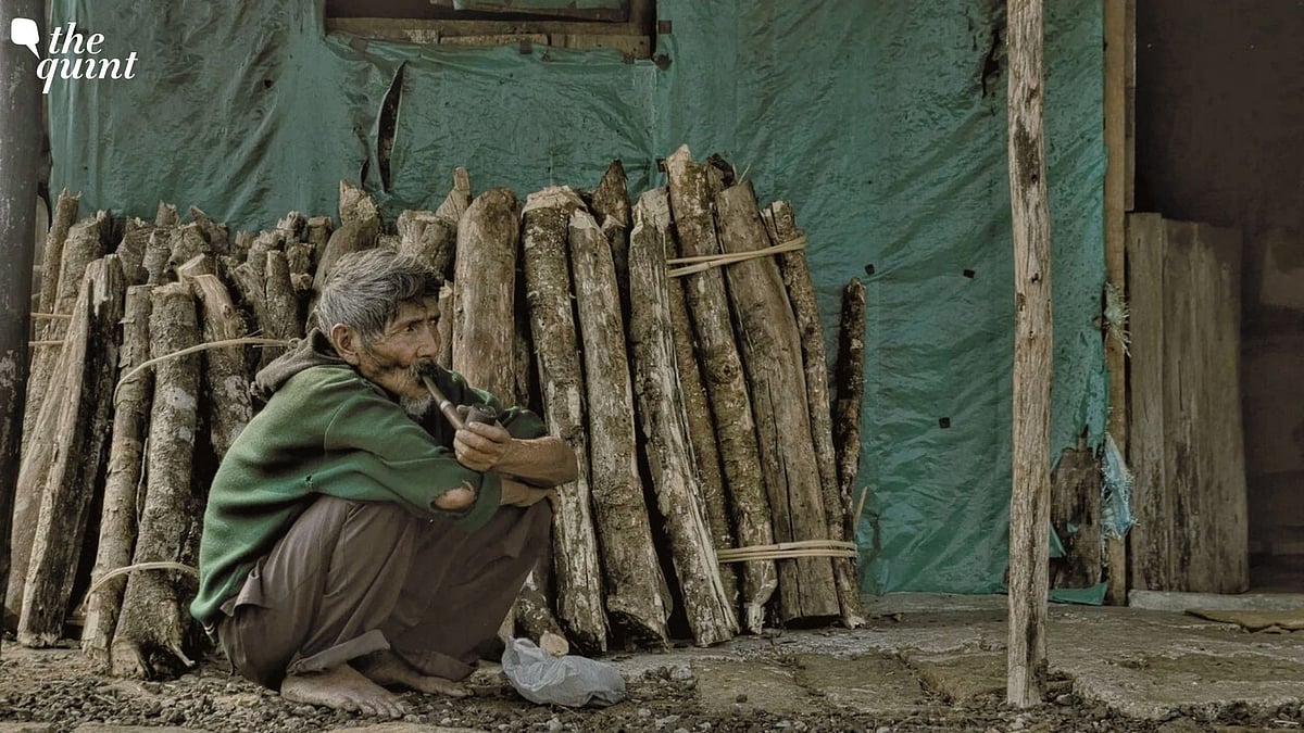 <div class="paragraphs"><p>Khasi tribal man smoking a handmade pipe in front of his home at Cherrapunji, Meghalaya.</p></div>
