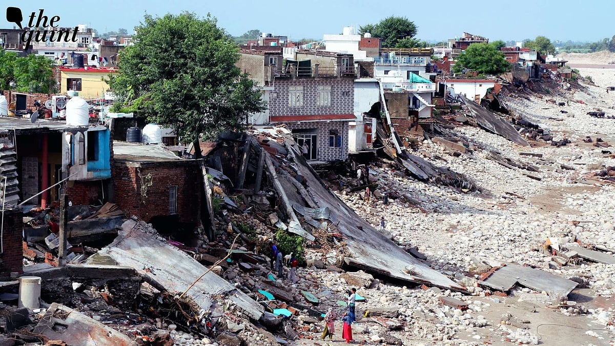 <div class="paragraphs"><p>A massive flood in Jammu triggered a landslide that has killed over 40 people.</p></div>