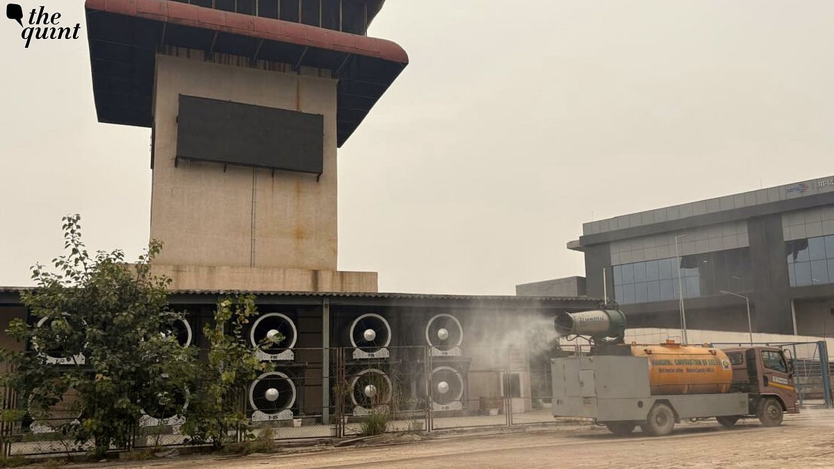 <div class="paragraphs"><p>A water tanker spotted sprinkling water near the Anand Vihar air quality monitoring station.</p></div>