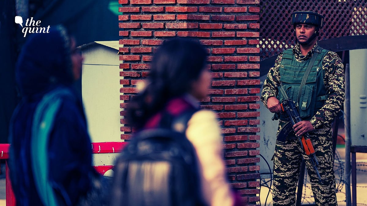 <div class="paragraphs"><p>Delhi Red Fort Blast Fallout: Kashmiris in Delhi, Gurugram Tell Stories of Fear, Profiling, Discrimination </p></div>