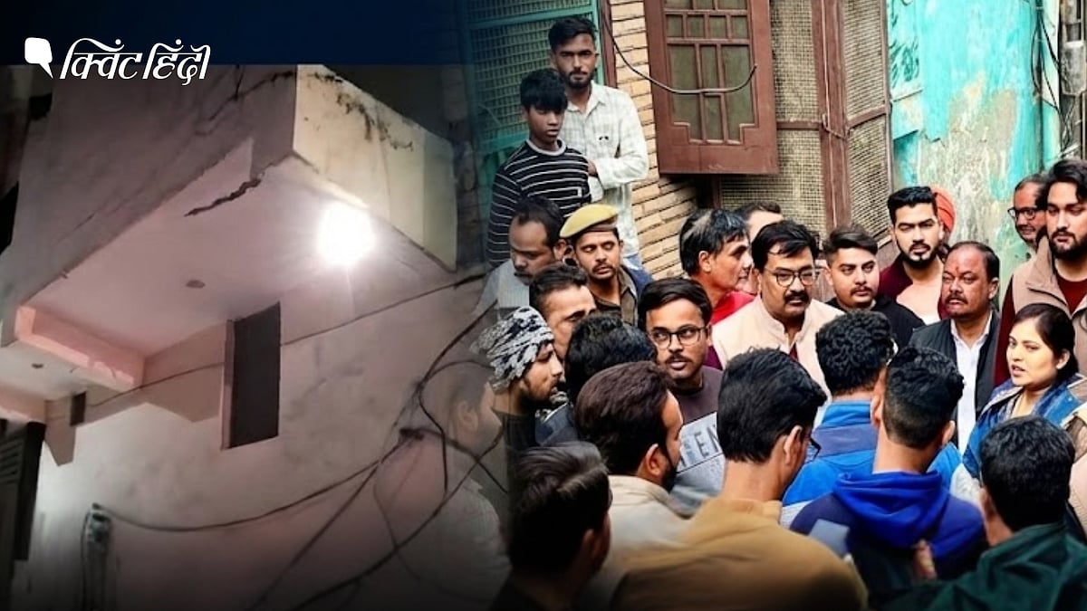 <div class="paragraphs"><p>बीजेपी विधायक मीनाक्षी सिंह मुस्लिम द्वारा घर खरीदे जाने के मामले में खुर्जा के बड़ी होली, कायस्थवाड़ा हनुमान टीला मंदिर पहुंचीं.</p></div><div class="paragraphs"></div>