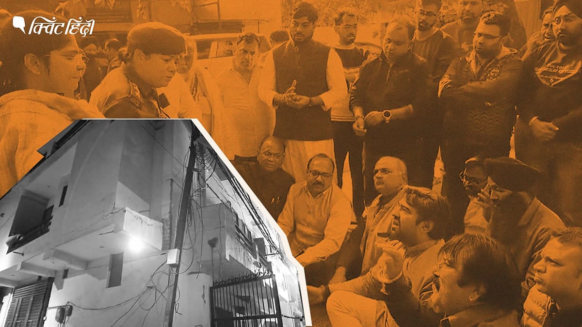 <div class="paragraphs"><p>बीजेपी विधायक मीनाक्षी सिंह मुस्लिम द्वारा घर खरीदे जाने के मामले में खुर्जा के बड़ी होली, कायस्थवाड़ा हनुमान टीला मंदिर पहुंचीं.</p></div>