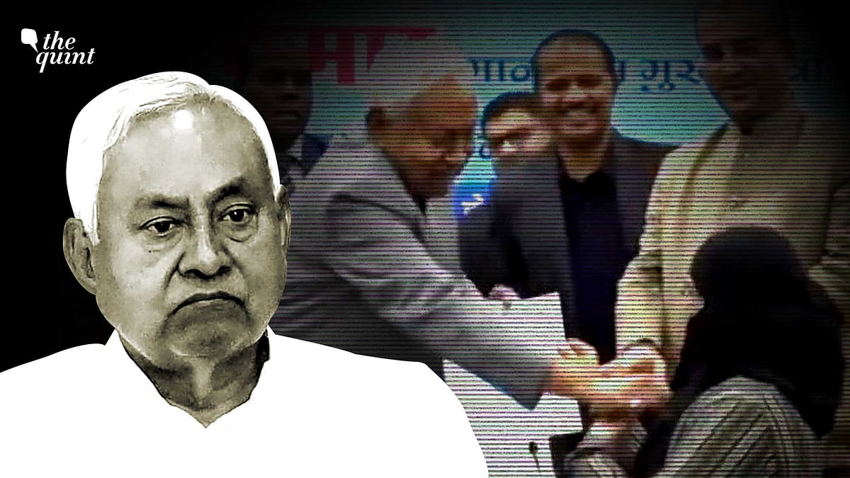 <div class="paragraphs"><p>Nitish Kumar Hijab Controversy: बिहार में नियुक्ति पत्र वितरण कार्यक्रम के दौरान एक मुस्लिम महिला आयुष चिकित्सक का हिजाब खींचने का वीडियो सामने आने के बाद मुख्यमंत्री नीतीश कुमार के व्यवहार और मानसिक स्वास्थ्य को लेकर गंभीर सवाल उठे हैं.</p></div>