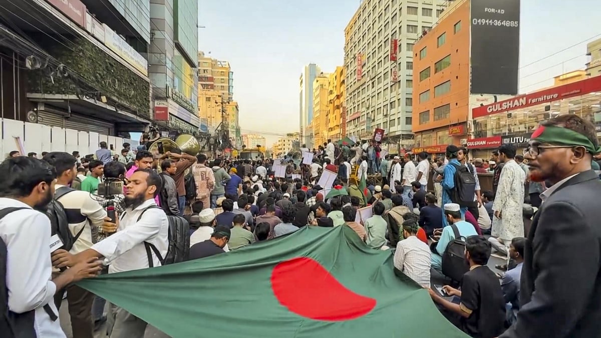<div class="paragraphs"><p>Protestors near Dhaka’s famous Shahbagh intersection called for the formation of a “revolutionary government”, writes Bharat Bhushan.</p></div>
