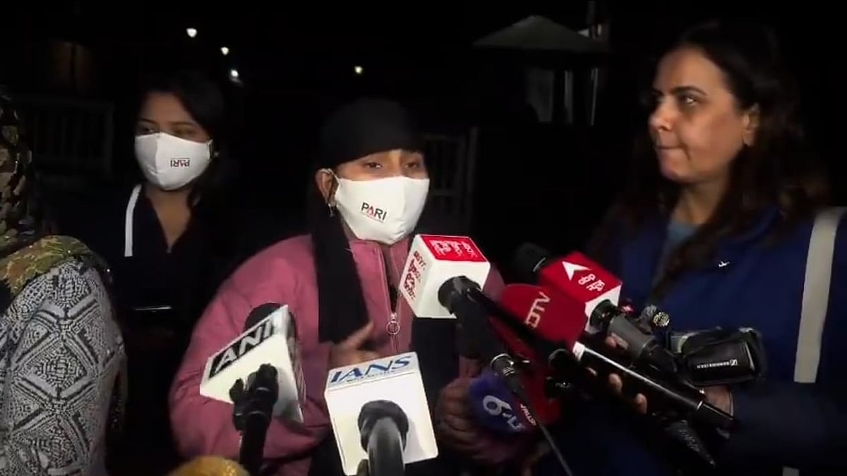 <div class="paragraphs"><p>'Wanted to Meet PM Modi But...': Unnao Rape Survivor Meets Rahul Gandhi</p></div>