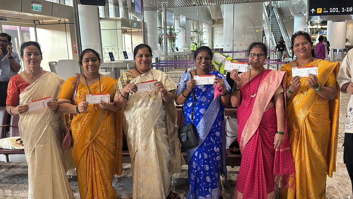 <div class="paragraphs"><p>Navi Mumbai Airport Opens With Smiles, Not Spectacle — And the Internet Noticed</p></div>