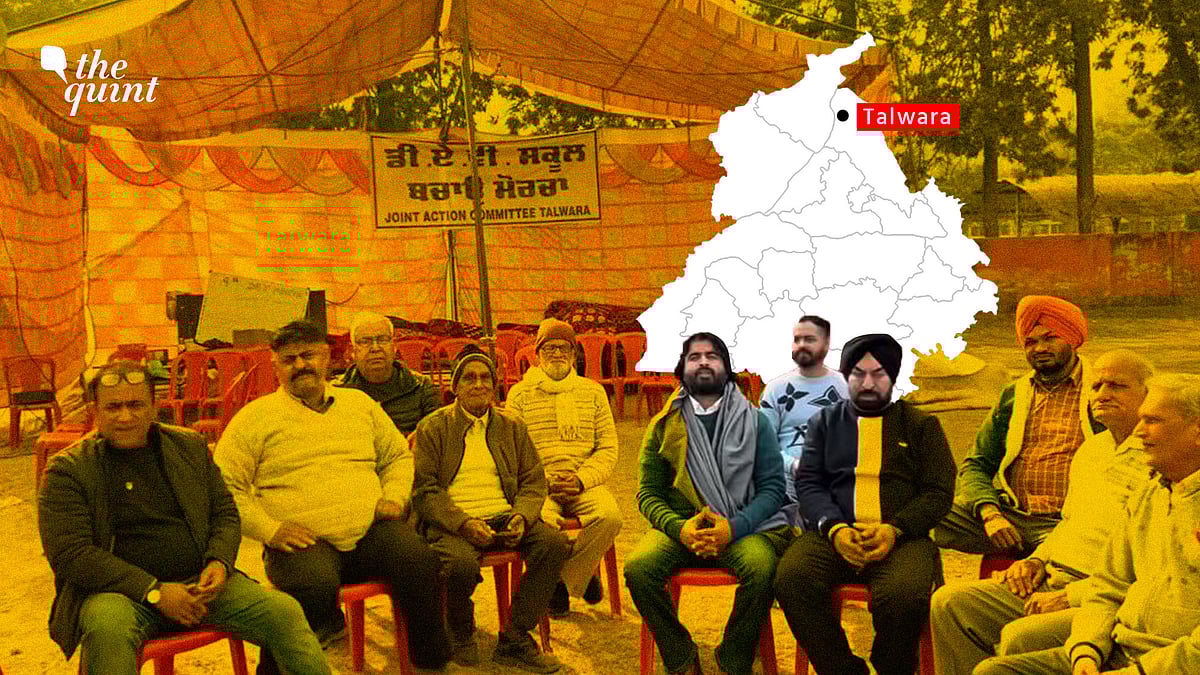 <div class="paragraphs"><p>(Locals in Talwara are protesting privatisation of a school)</p></div>