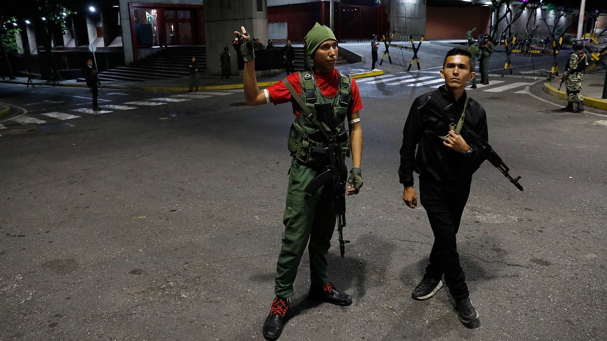 <div class="paragraphs"><p>Members of the presidential guard stand outside the Miraflores presidential palace after explosions and low-flying aircraft were heard in Caracas, Venezuela on on 3 January.</p></div>