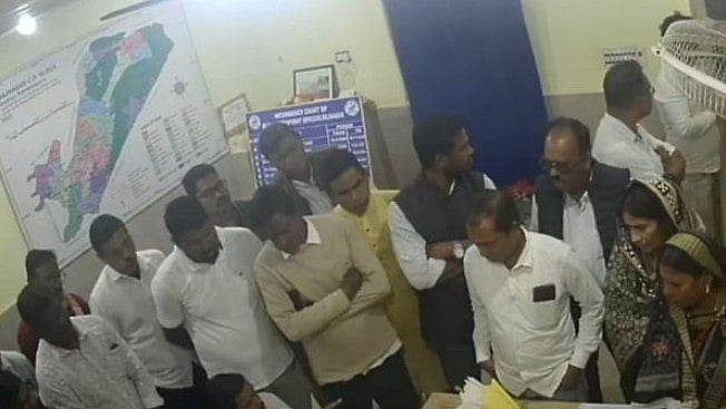 <div class="paragraphs"><p>The incident occurred at the Rajnagar BDO’s office, where the officer, Tilottama Prusty, was confronted by a group led by Lalit Kumar Behera. The officer was unharmed as others intervened to restrain the leader during the altercation.</p></div>