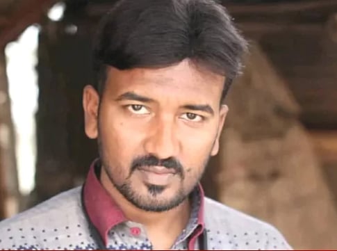 <div class="paragraphs"><p>Hindu Newspaper Editor Rana Pratap Bairagi Killed in Bangladesh: Who Was He?</p></div>