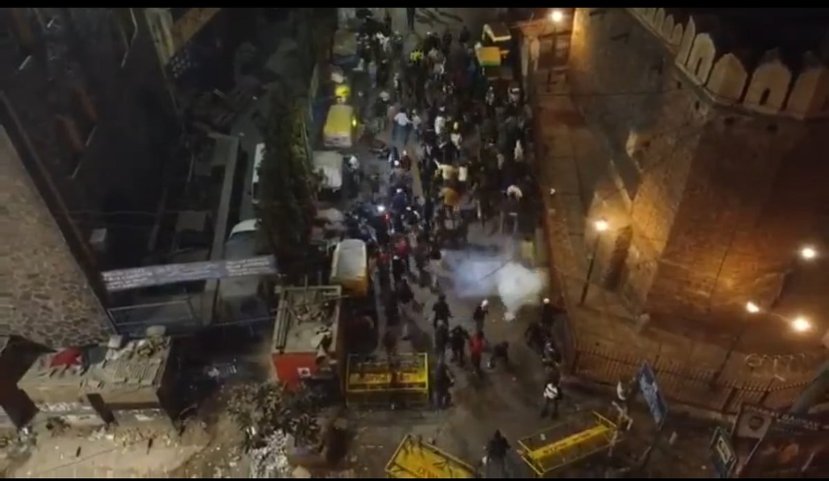 <div class="paragraphs"><p>Locals Clash With Police Amid Court-Ordered Demolition Drive Near Delhi Mosque</p></div>