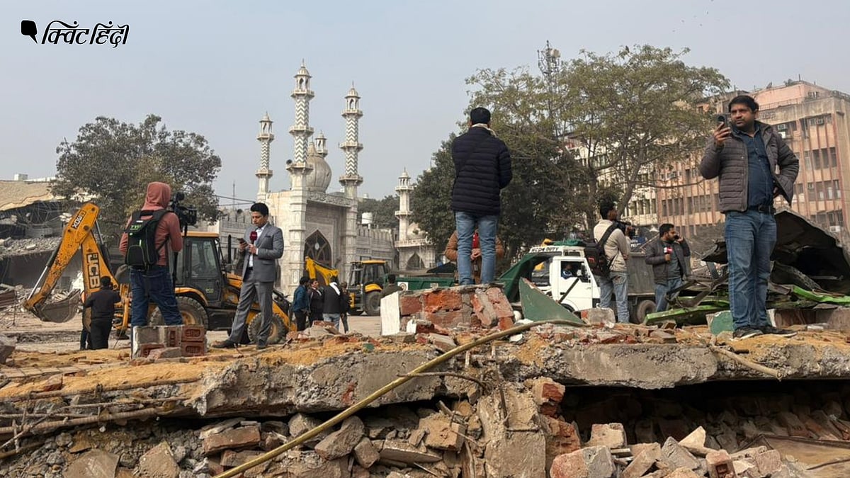 <div class="paragraphs"><p>ध्वस्तीकरण की कार्रवाई के दौरान हुई हिंसा के संबंध में पुलिस ने एक नाबालिग समेत 11 लोगों को गिरफ्तार किया है.</p></div>