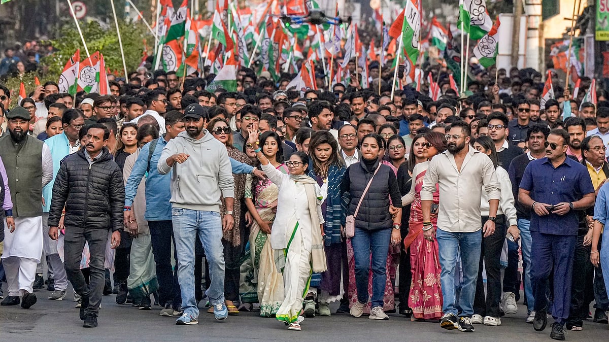 <div class="paragraphs"><p>West Bengal Chief Minister and Trinamool Congress (TMC) chief Mamata Banerjee leads a protest march accompanied by party leaders including Dev and June Maliah and others against the Enforcement Directorates searches linked to political consultancy firm I-PAC, in Kolkata, Friday, Jan. 9, 2026.</p></div>