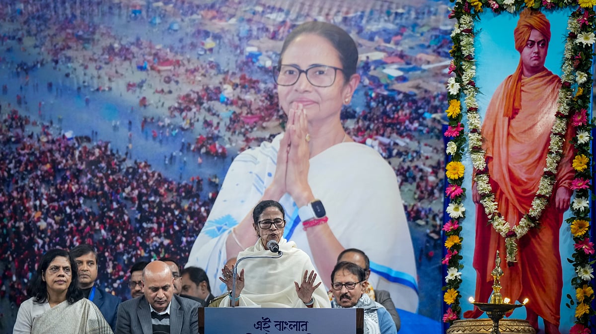 <div class="paragraphs"><p>'Mamata Left with Docs, Laptop': Calcutta HC Disposes TMC Plea On I-PAC ED Raids</p></div>