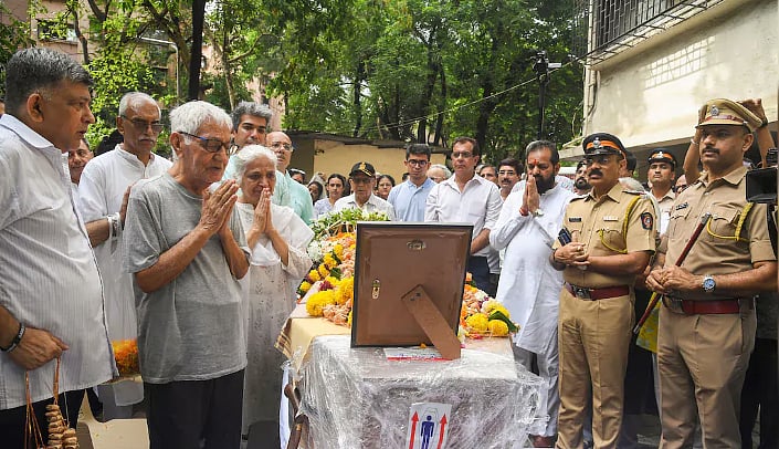 <div class="paragraphs"><p>Air India Pilot’s Nephew Summoned In Ahmedabad Crash Probe, Pilots’ Body Objects</p></div>