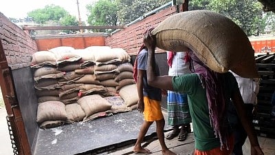 <div class="paragraphs"><p>Delhi Govt Raises Ration Card Income Limit to Rs 1.2 Lakh Annually</p></div>